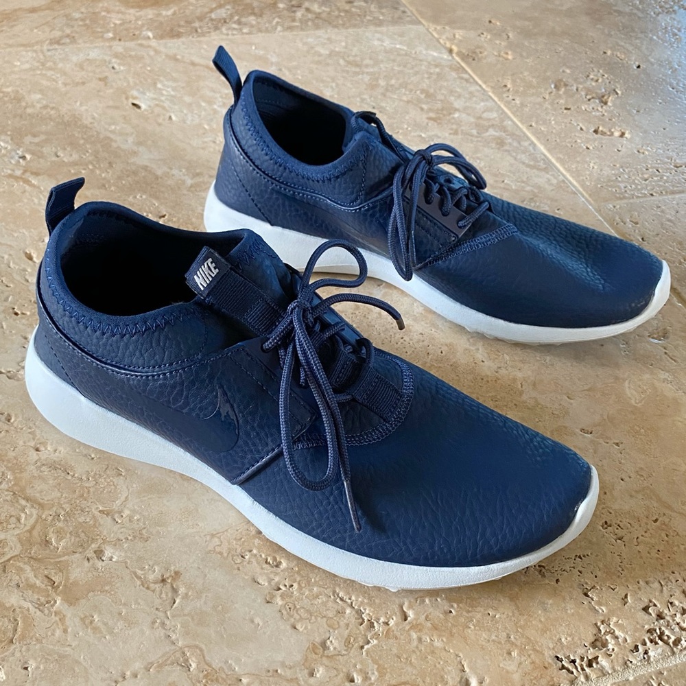 Nike Roshe One Premium Navy Leather -LIKE NEW-